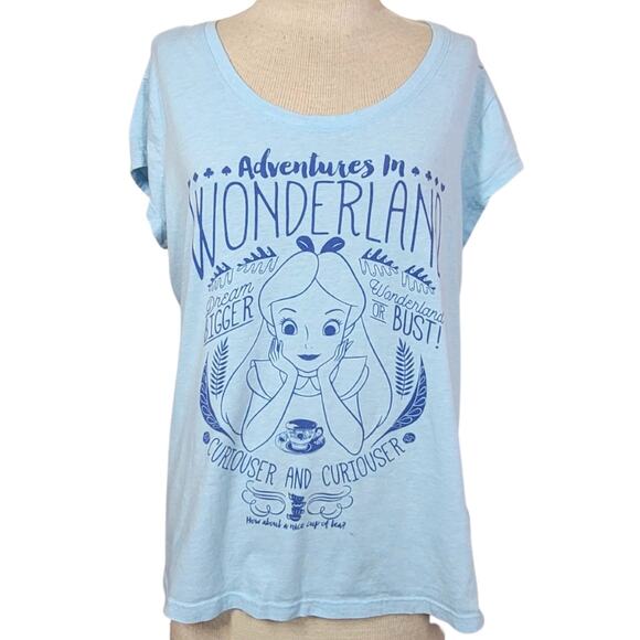 Disney Allice in Wonderland Adventures in Wonderland Tee Size Medium - Picture 1 of 4